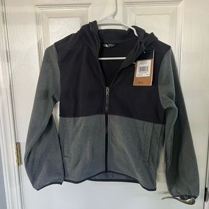 Boys medium NorthFace sweater